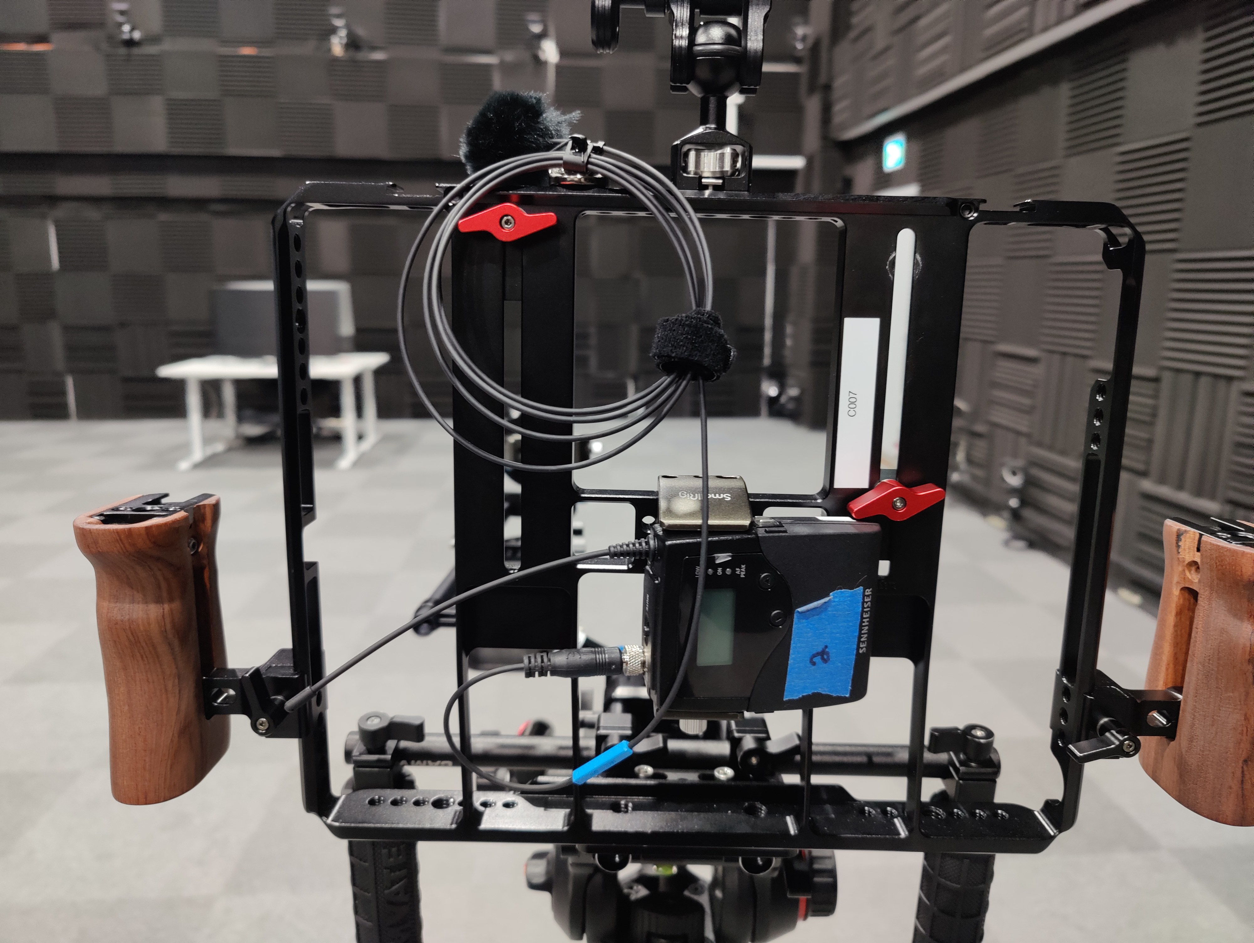 Cage close-up: SmallRig frame, iPad mount, microphone, hand grips